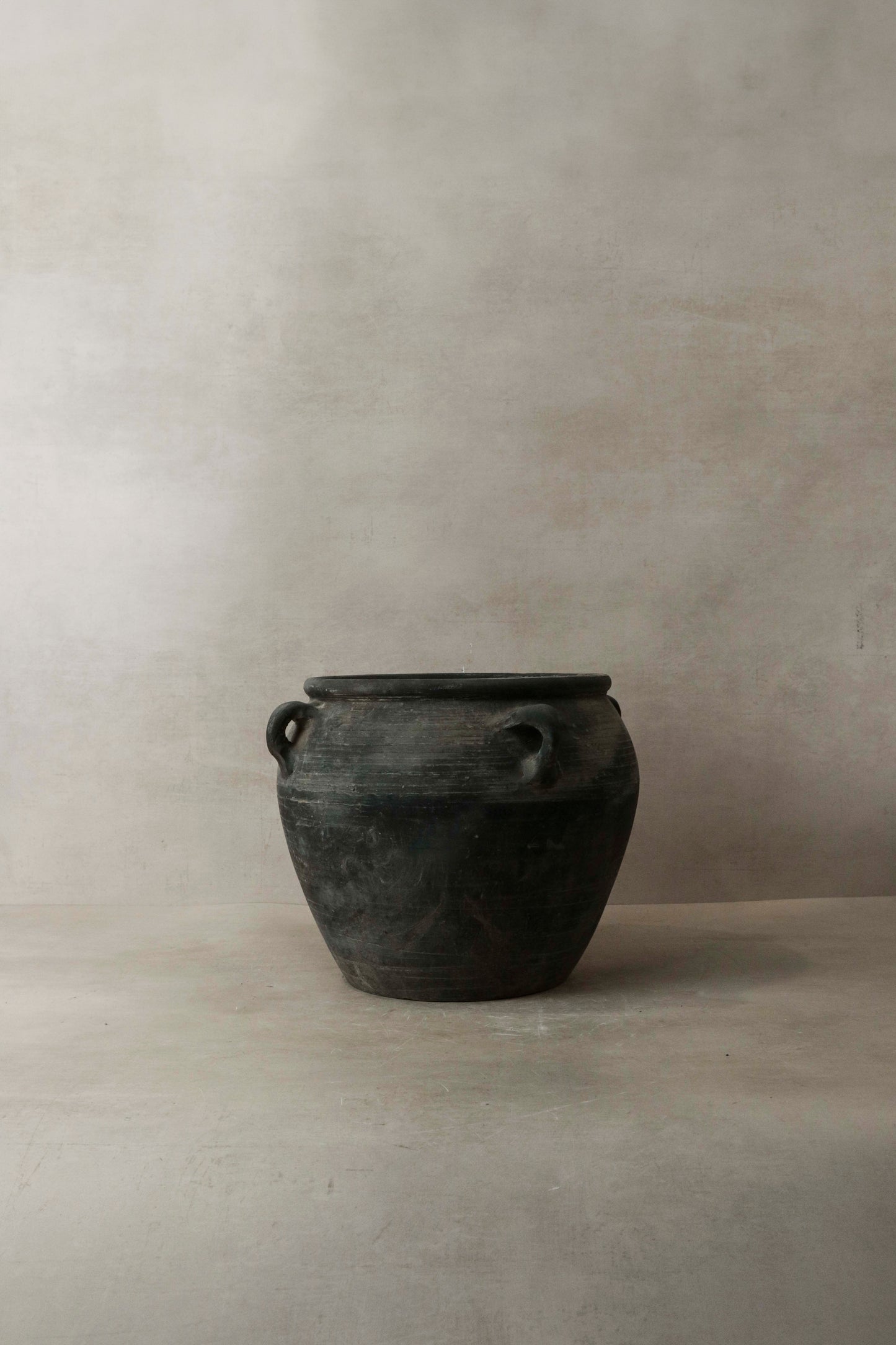 Vintage Dark pot with ears - E4.2