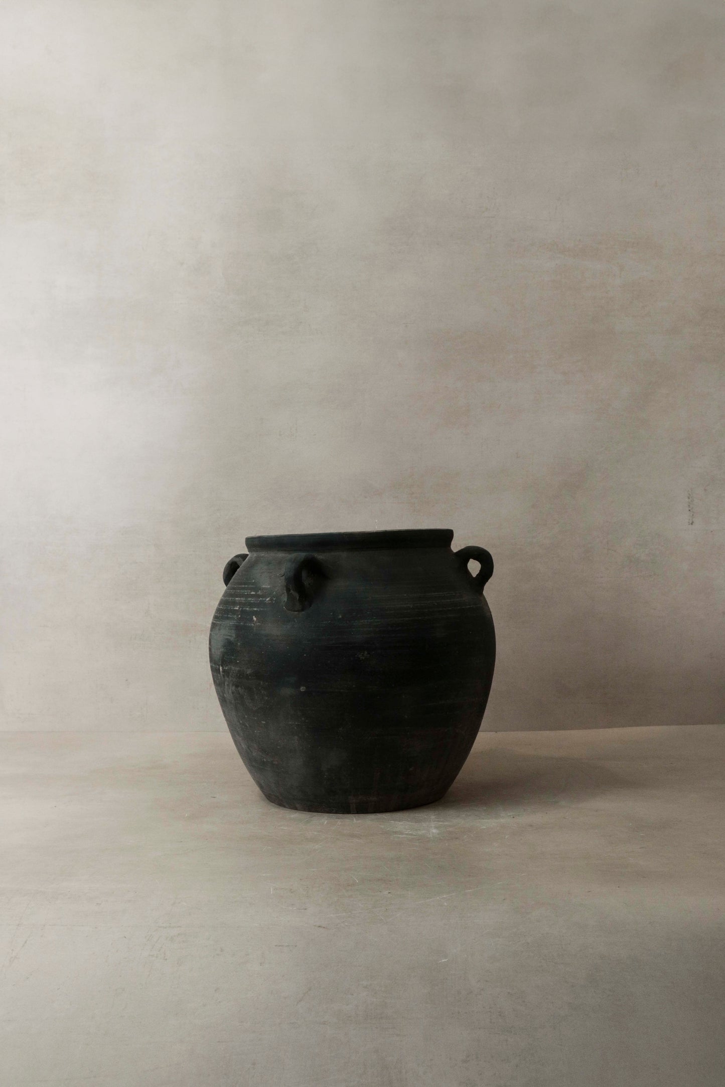Vintage Dark pot with ears - E4.3