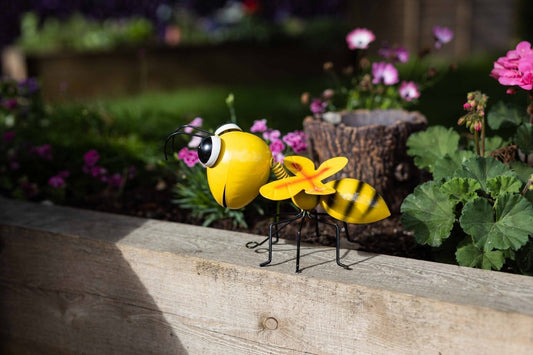 Hanging Garden Metal Bee Ornament Wall Clinger