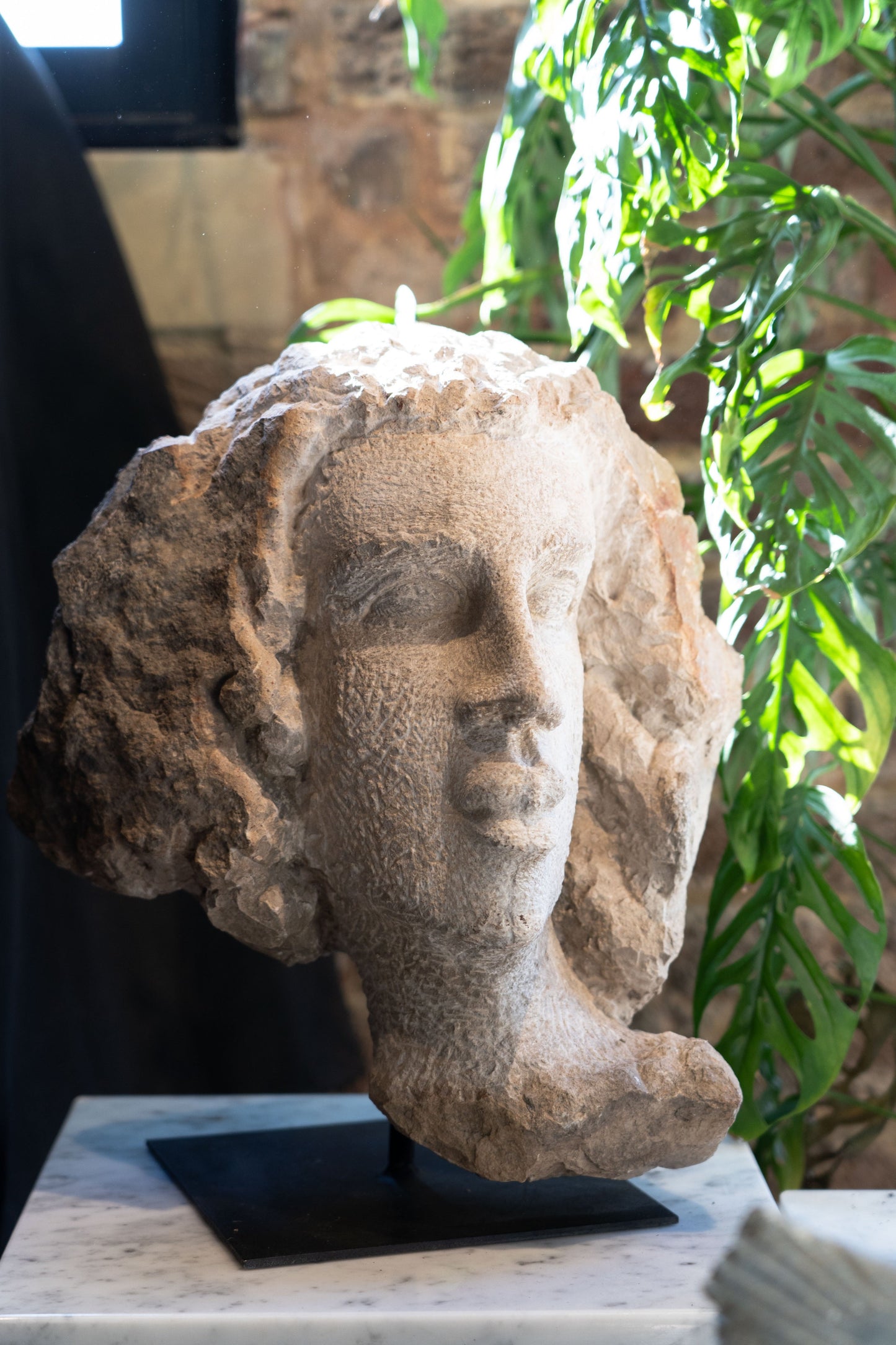 Stone head sculpture by Rizimu Chiwawa (32.1)