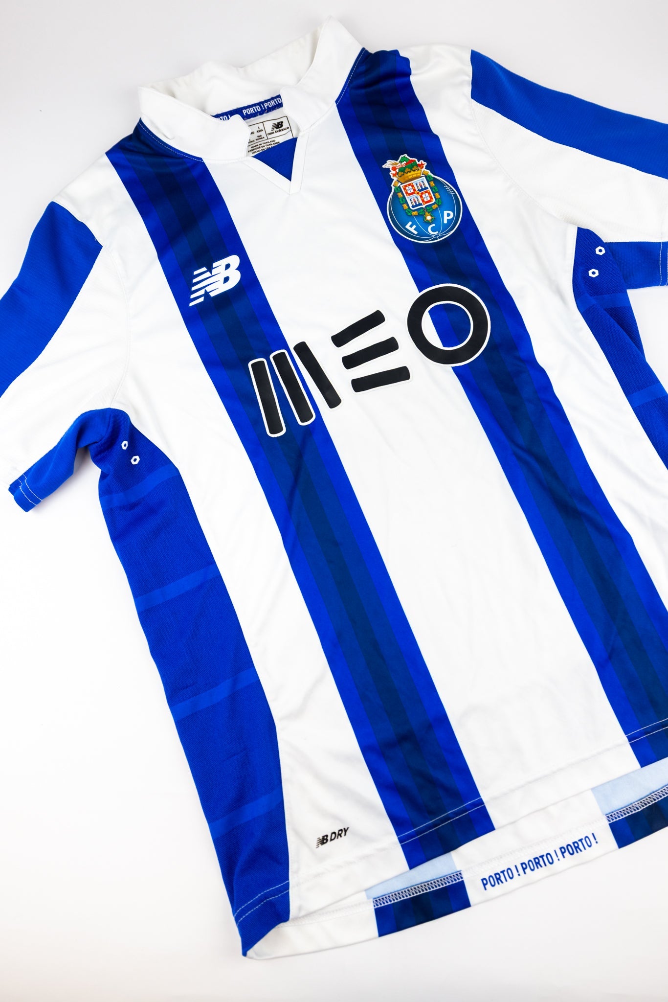 FC Porto 2016-17 Football Shirt (Medium)
