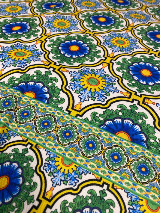 Floral Design Upholstery Fabric for Elegant Home Décor