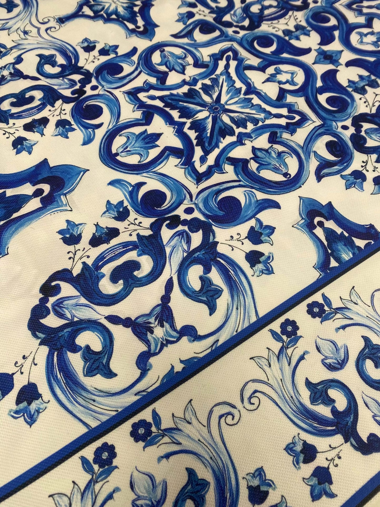 Mojalica Pattern Upholstery Fabric - Elegant Patterned Textile for Home Decor