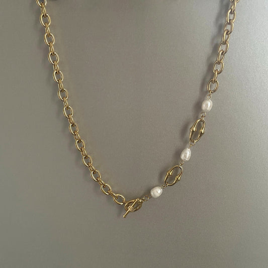 Esme Luxe 18k Gold Plated T Bar Necklace