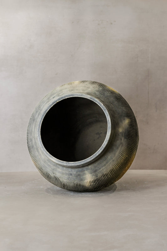 Vintage Textured Grey Pot - VT01