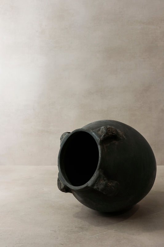 Decorated Vintage Dark Pot - De4.0