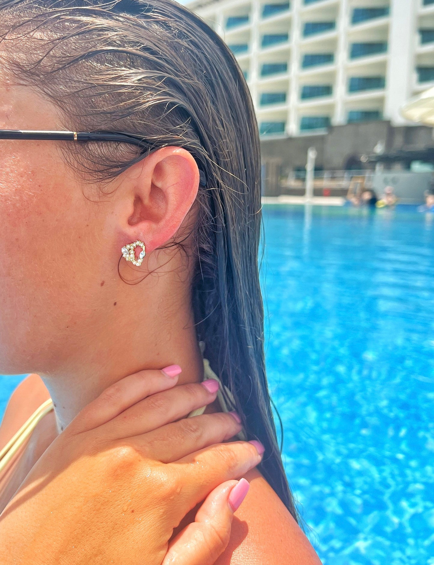 Ariana Jewelled Wreath Heart Studs