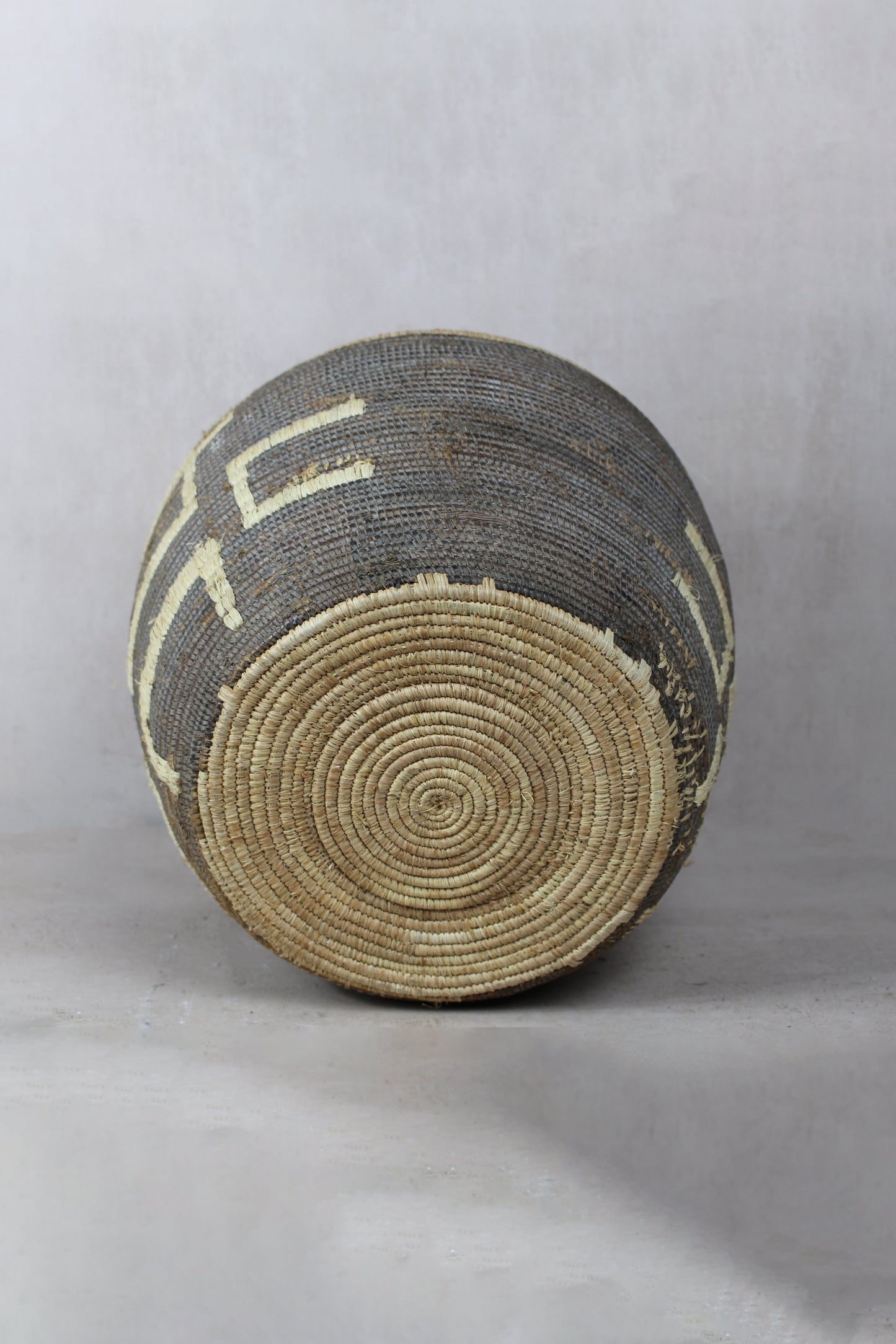 Vintage Tutsi Basket - Rwanda - 106.4