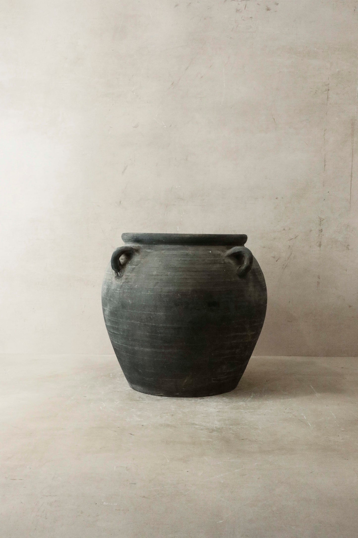 Vintage Dark pot with ears - E4.15