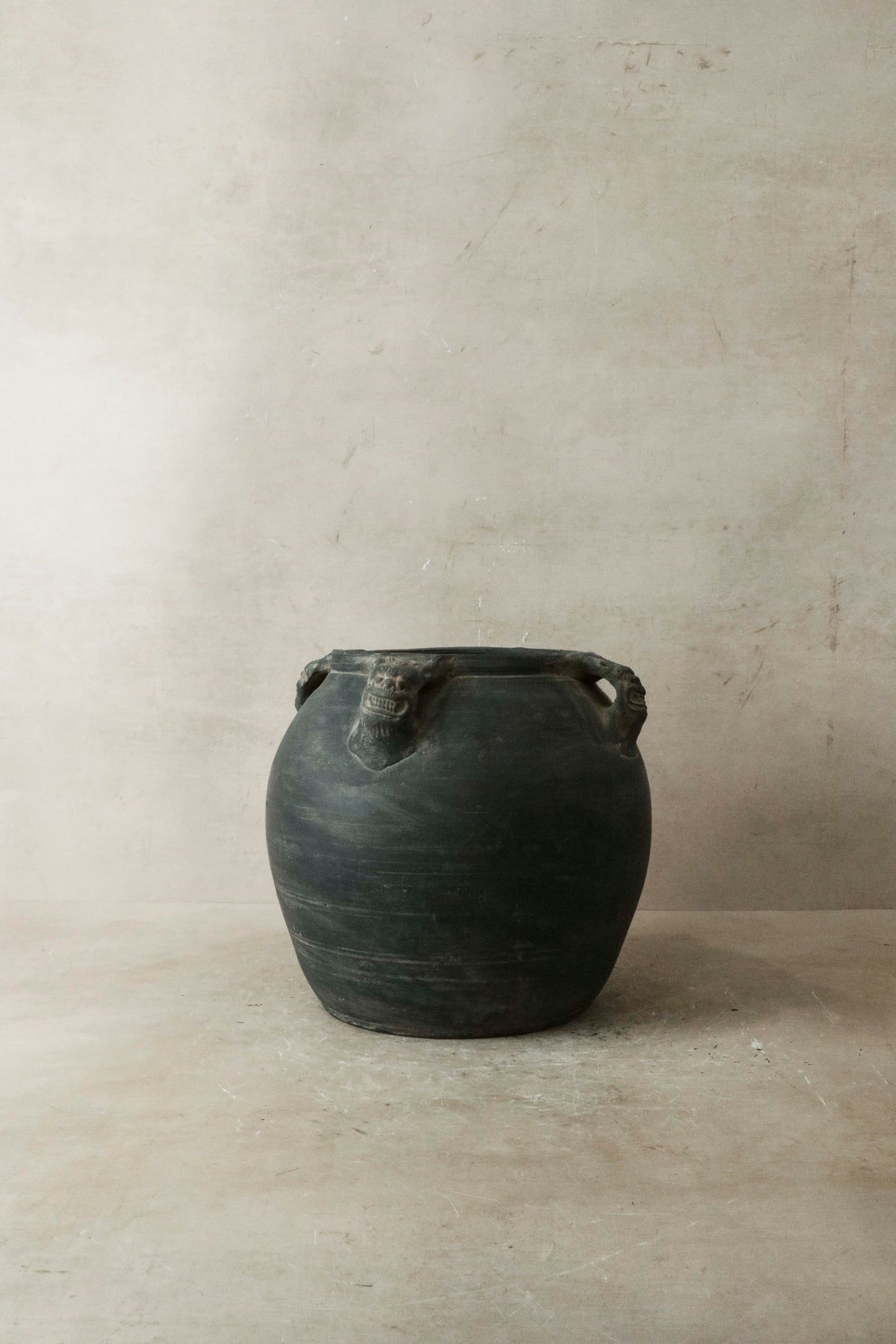 Vintage Lion Ears Dark Pot - De4.5