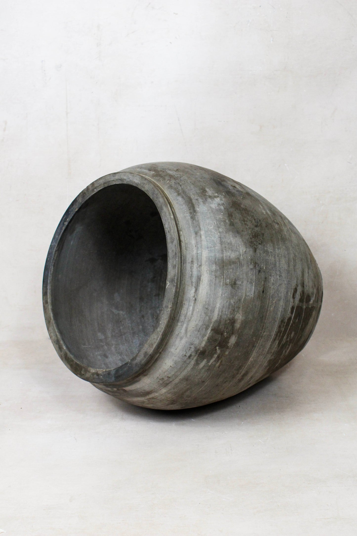 Vintage Dark Grey Pot - 81