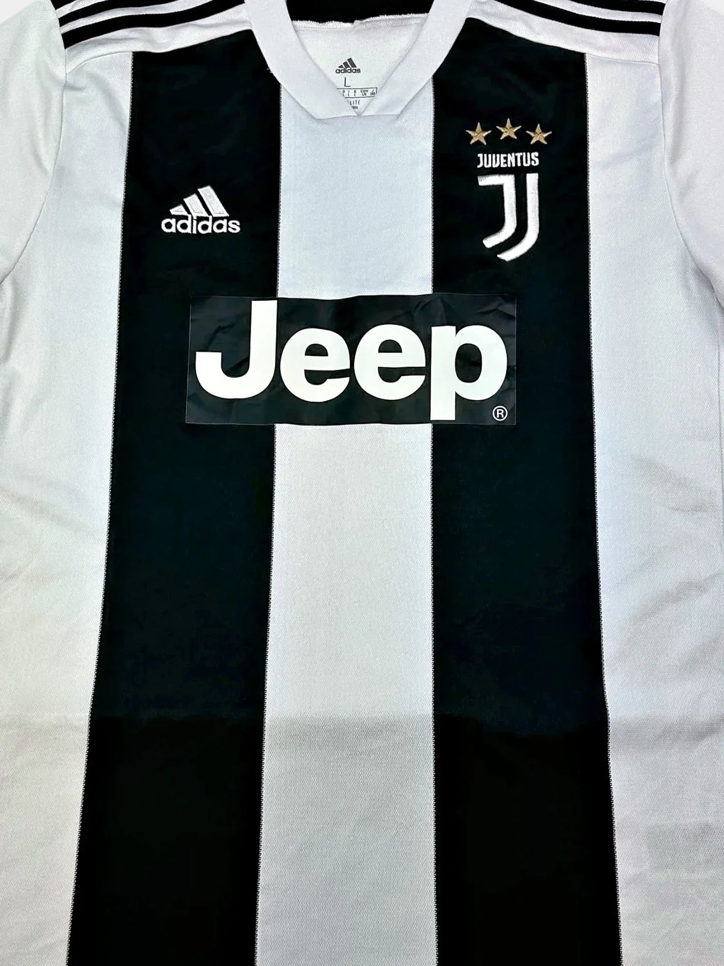 Juventus 2018-19 Football Shirt (Large)