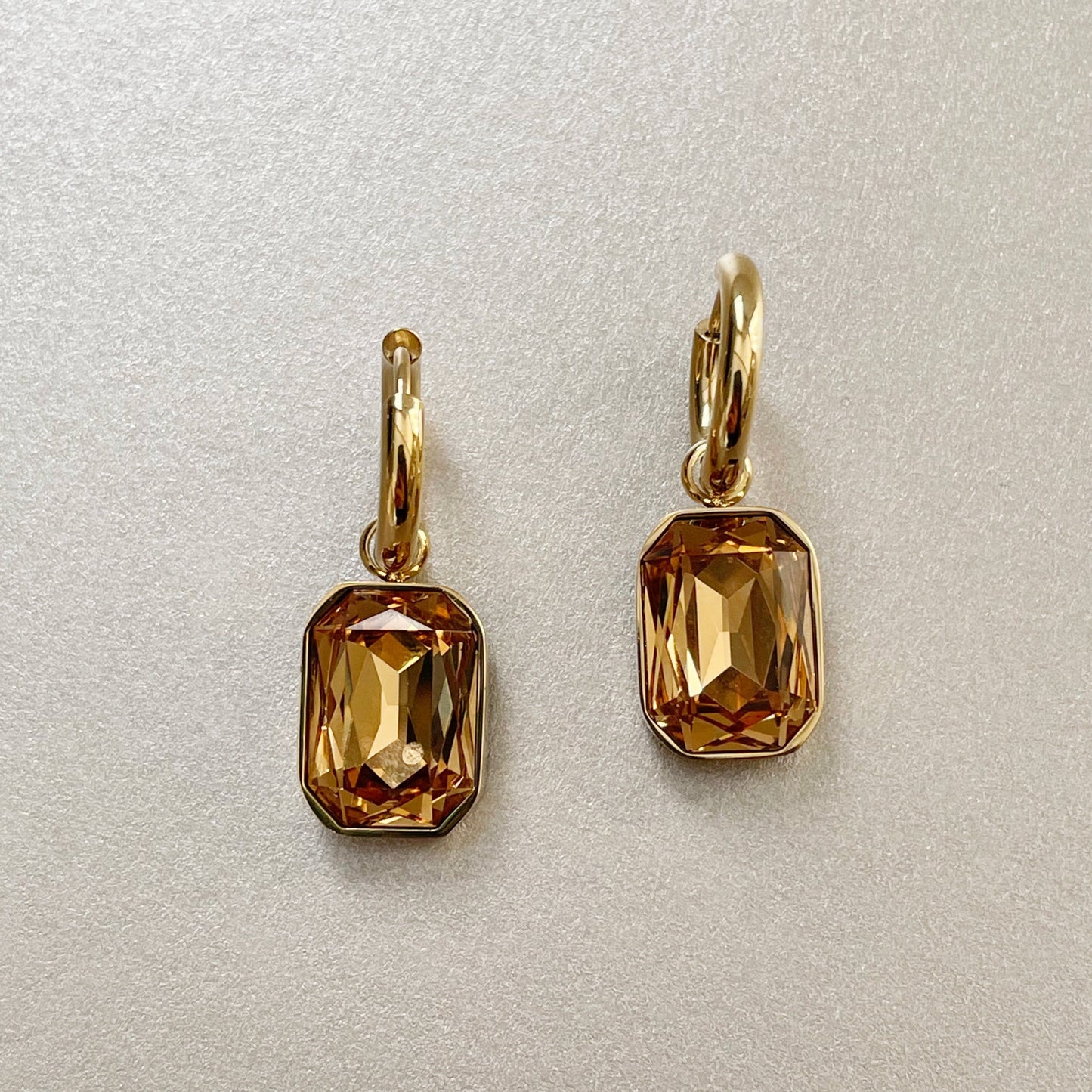 Rani Luxe 18k Gold Plated Amber Jewel Earrings