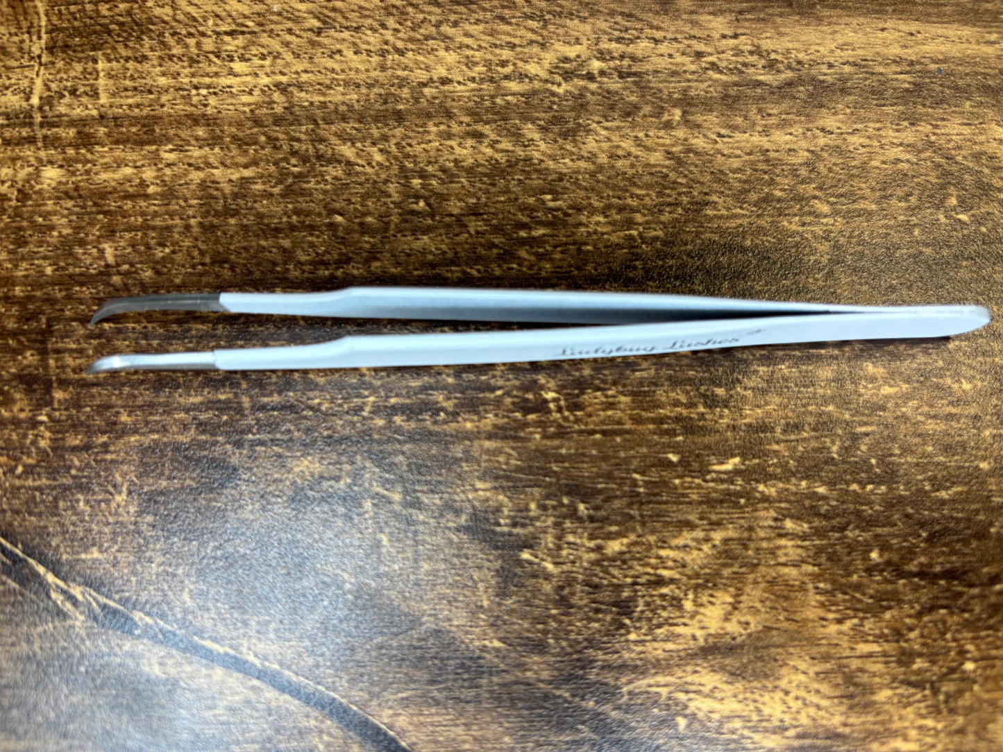 Non-Fibre Grip Curved Tweezers β Perfect for Isolation & Fans