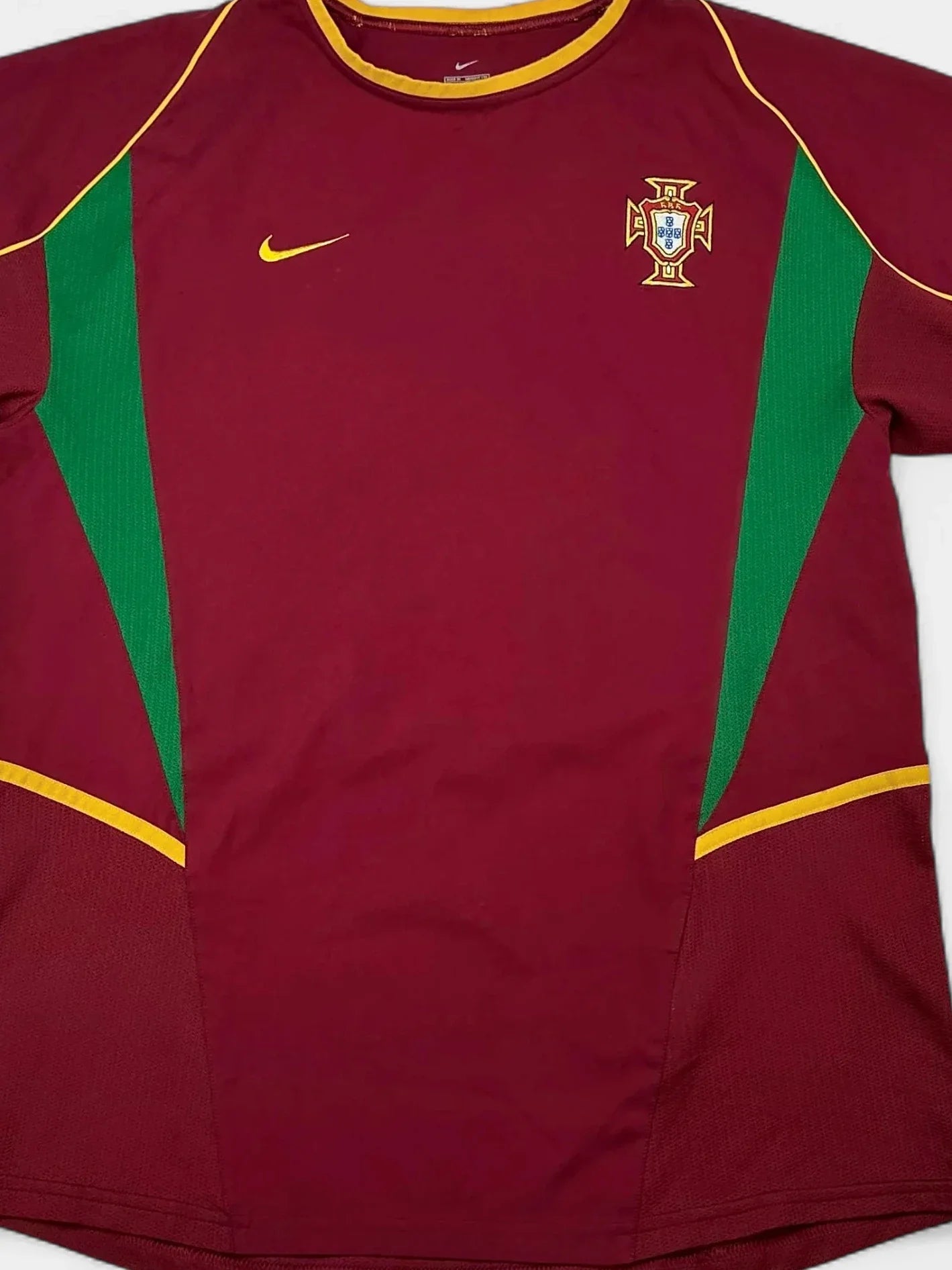 Portugal 2002-04 Football Shirt (Medium)