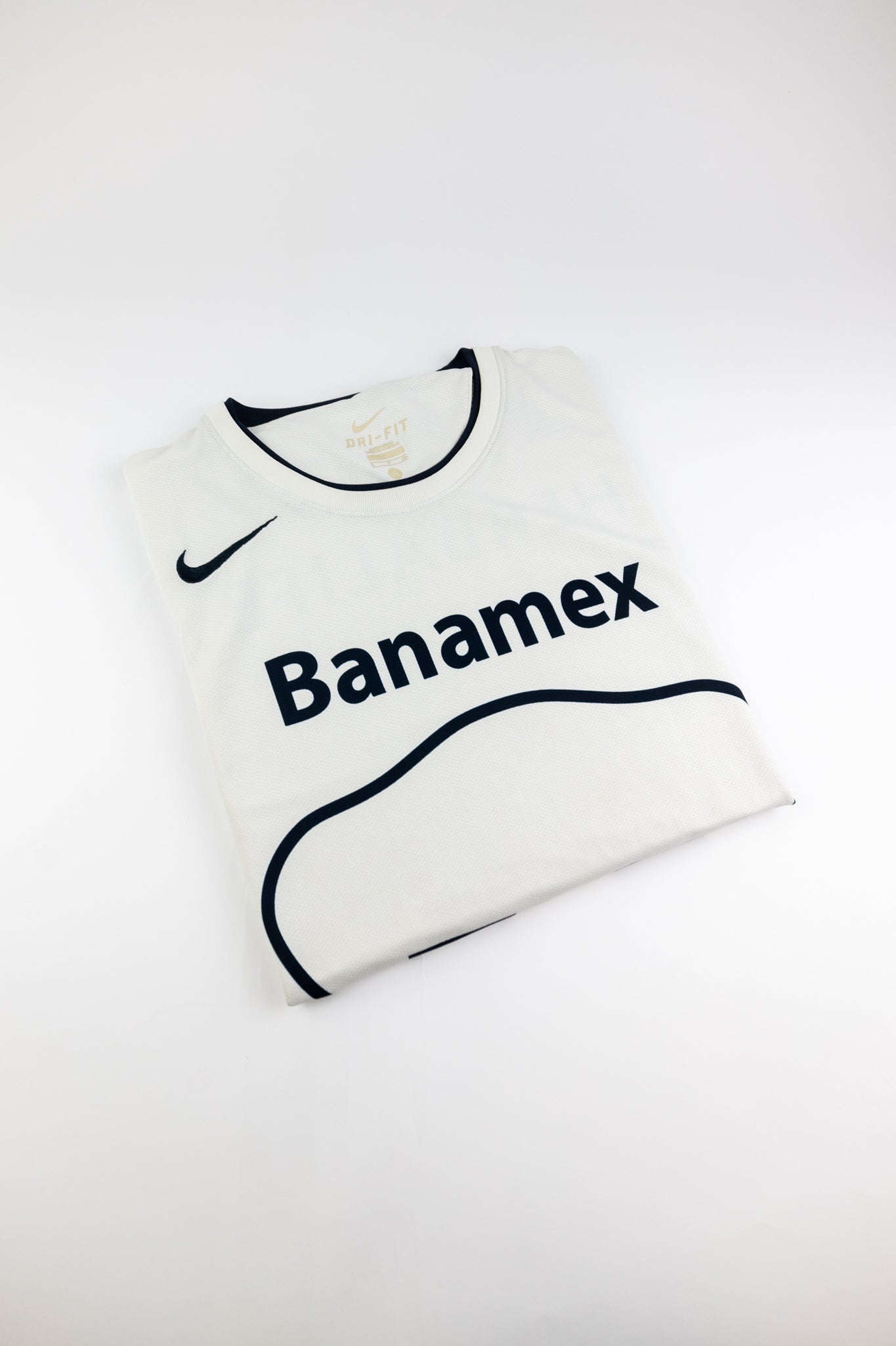 Pumas UNAM 2014-15 Football Shirt (Small)