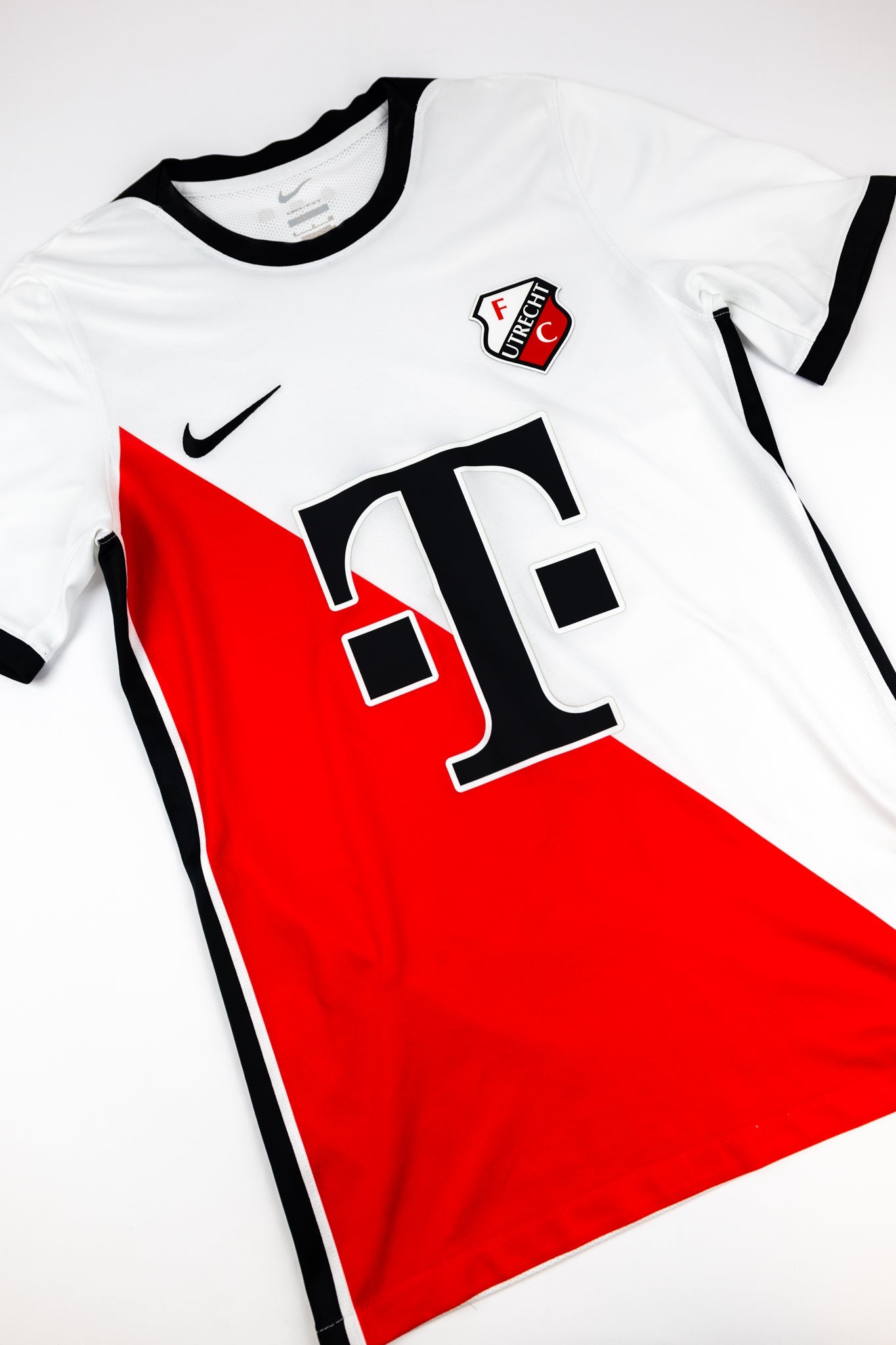 FC Utrecht 2020-21 Football Shirt (Small)