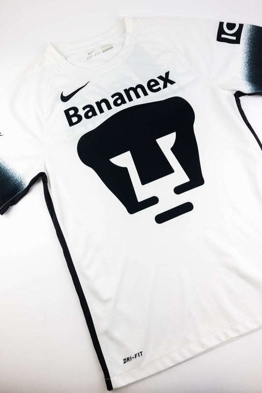 Pumas UNAM 2015-16 Football shirt (Small)