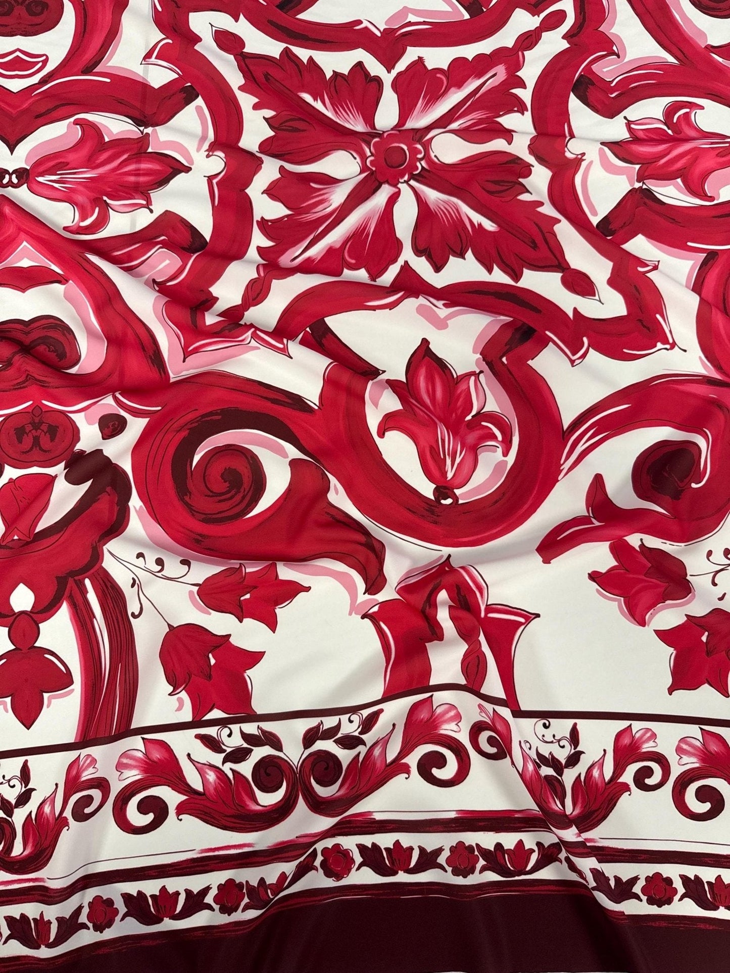 Red Big Majolica Pattern Fabric