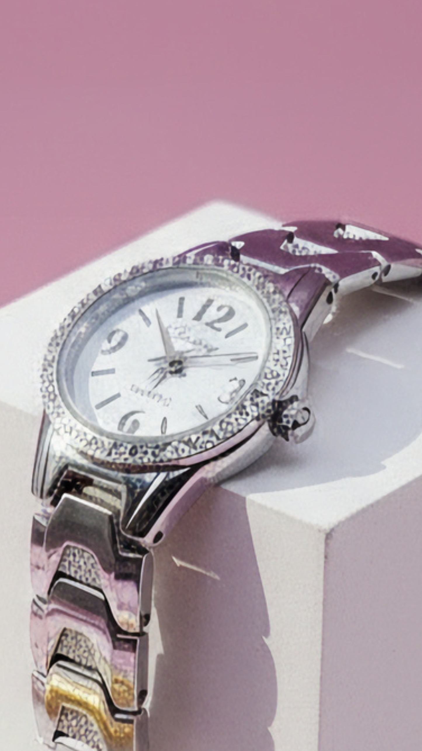 Metallic Round Face Quartz Movement Watch