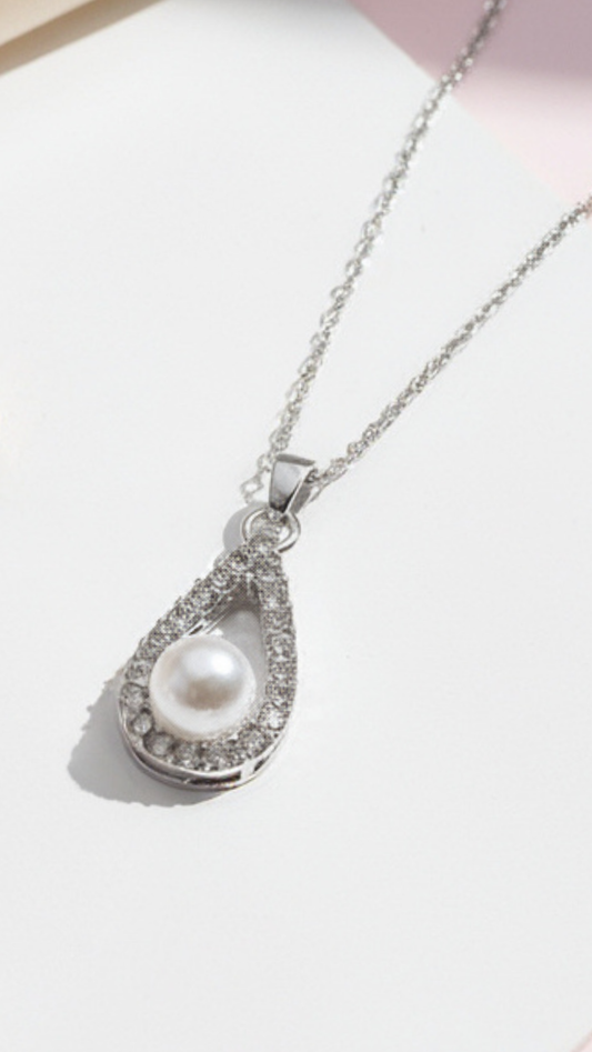 Teardrop Pearl Crystal Pendant Necklace