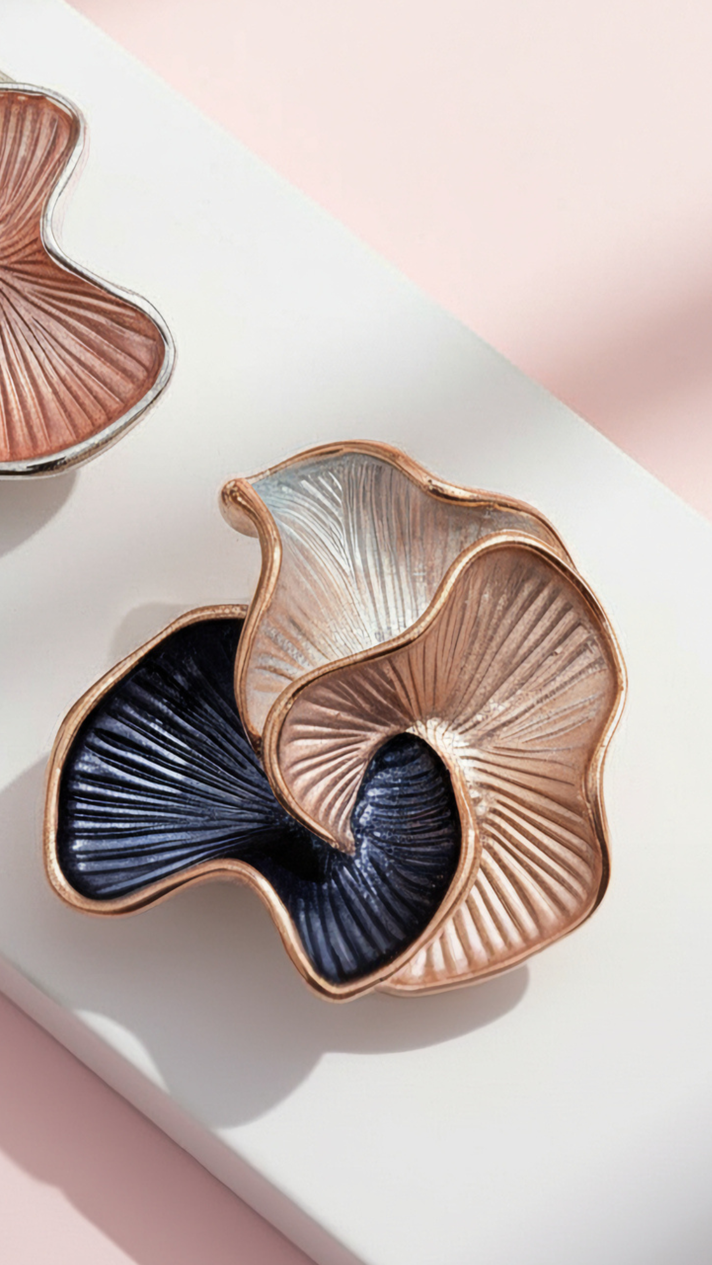 Abstract Tri Colour Magnetic Wavey Edged Brooch