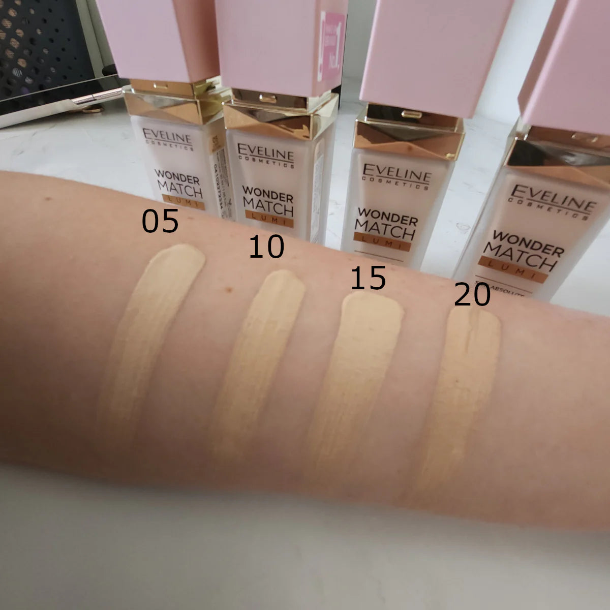 Eveline Wonder Match Lumi Foundation SPF20
