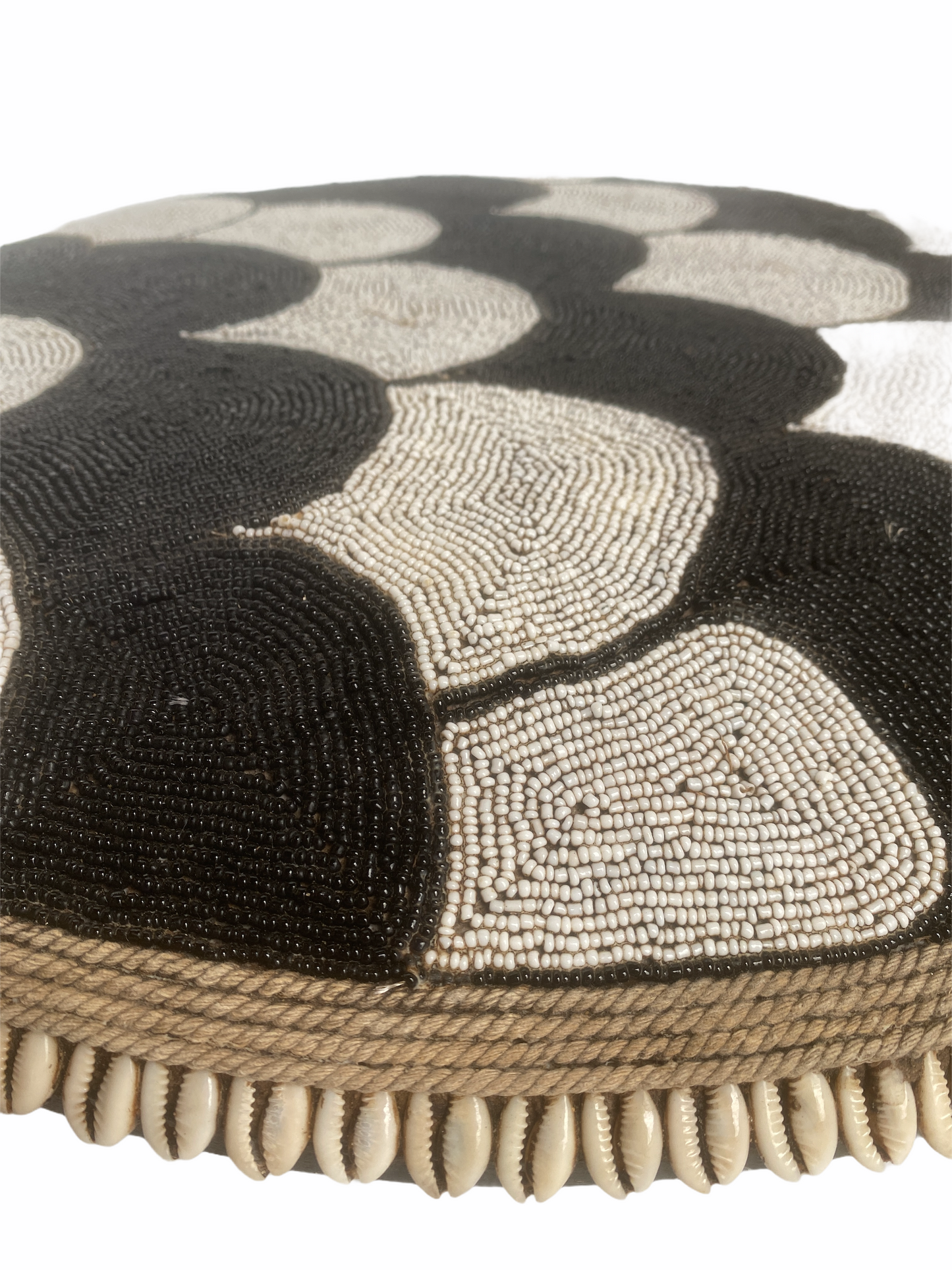 Cameroon Beaded Shield - L - 55cm black and white