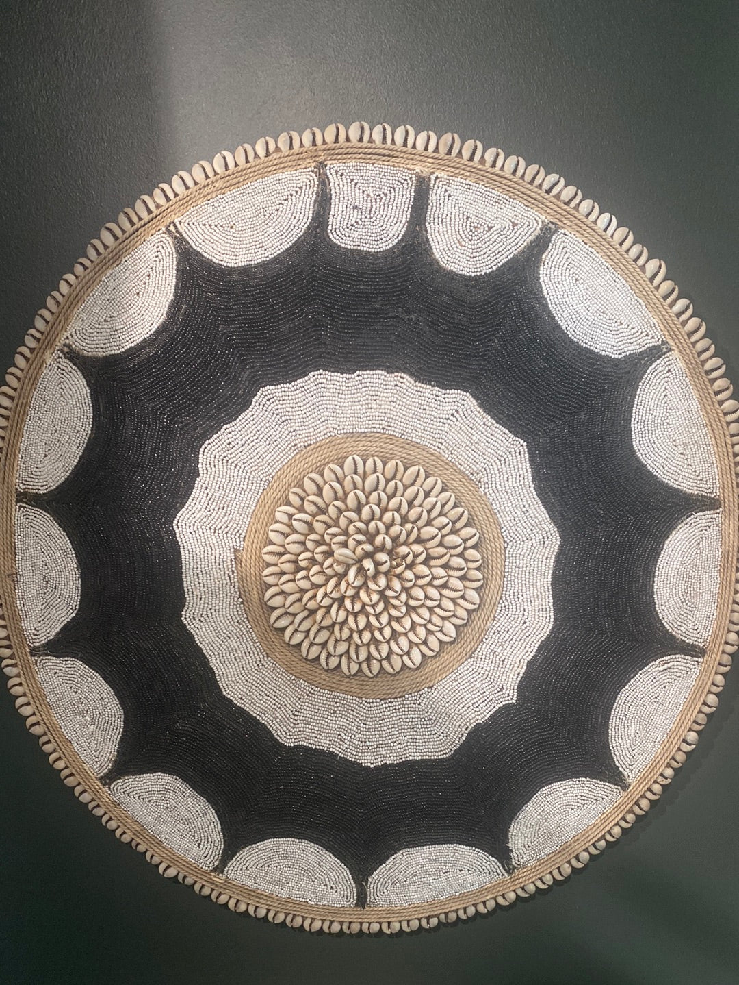 Cameroon Beaded Shield CW08- L - 55cm black and white