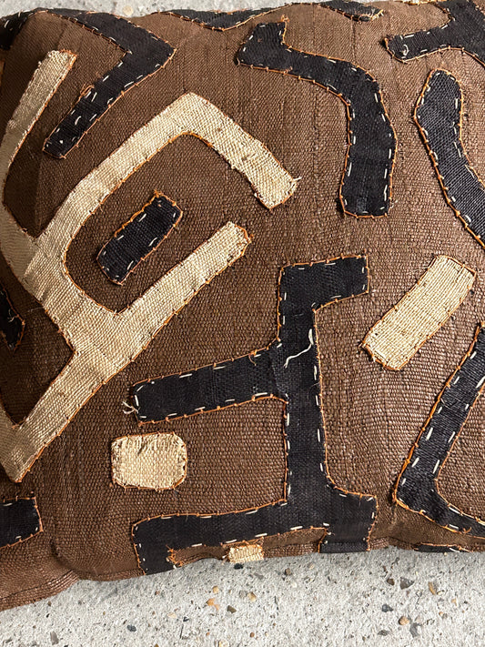 Kuba cloth cushion (46.01)