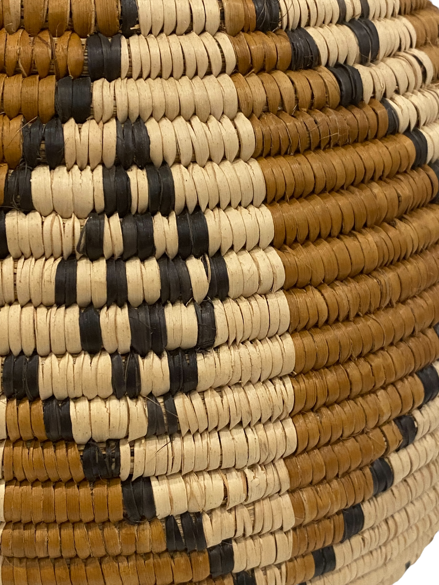 Zulu Ukhamba - traditional basket (TR9.10)