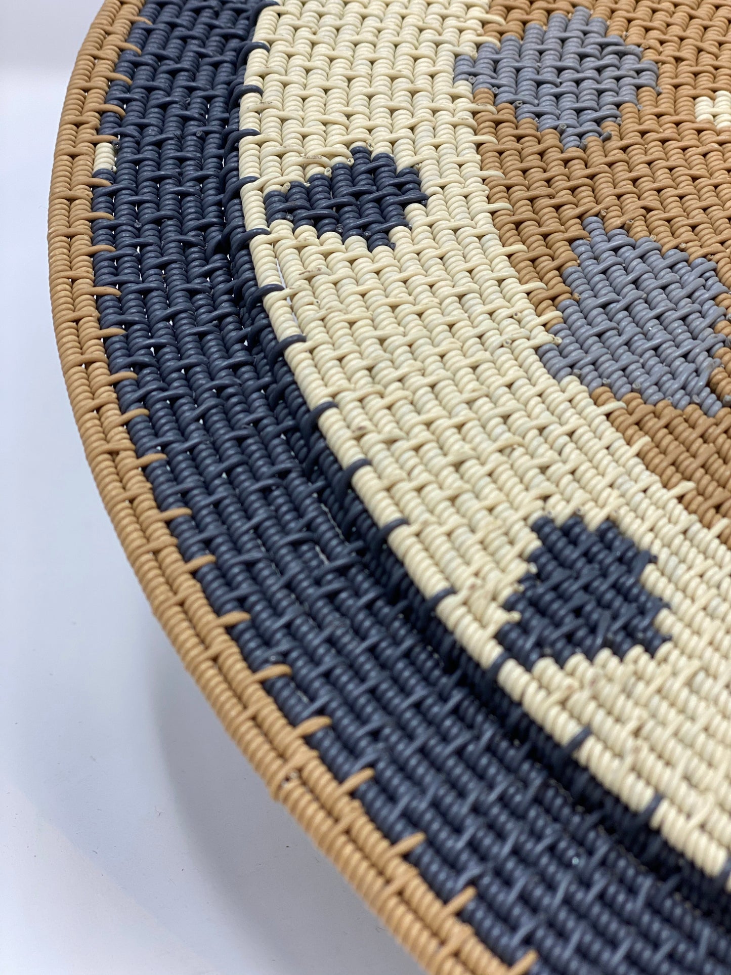 Zulu Telephone Wire Plates 32cm