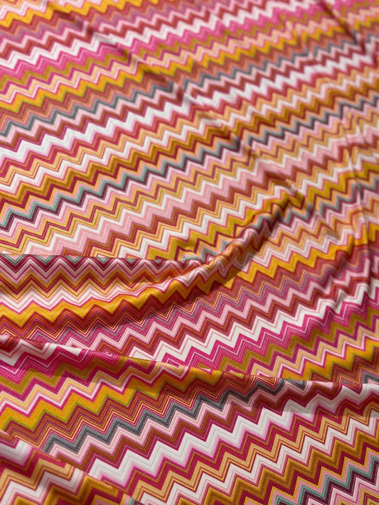 Fabric with Zigzag Pattern for Versatile Use – Fabric by Metre, Options: Satin, Crepe, Spandex, Chiffon