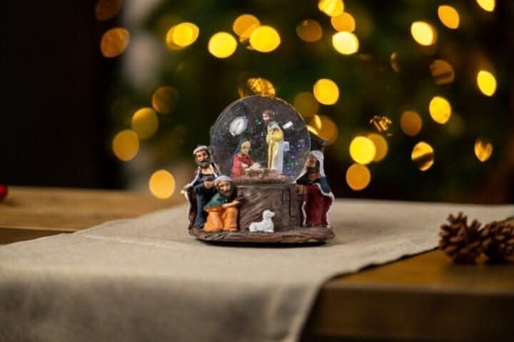 Christmas Nativity Scene Snow Globe Decoration