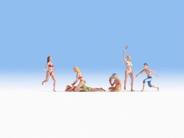 Sunbathing Terrarium Figures 15842