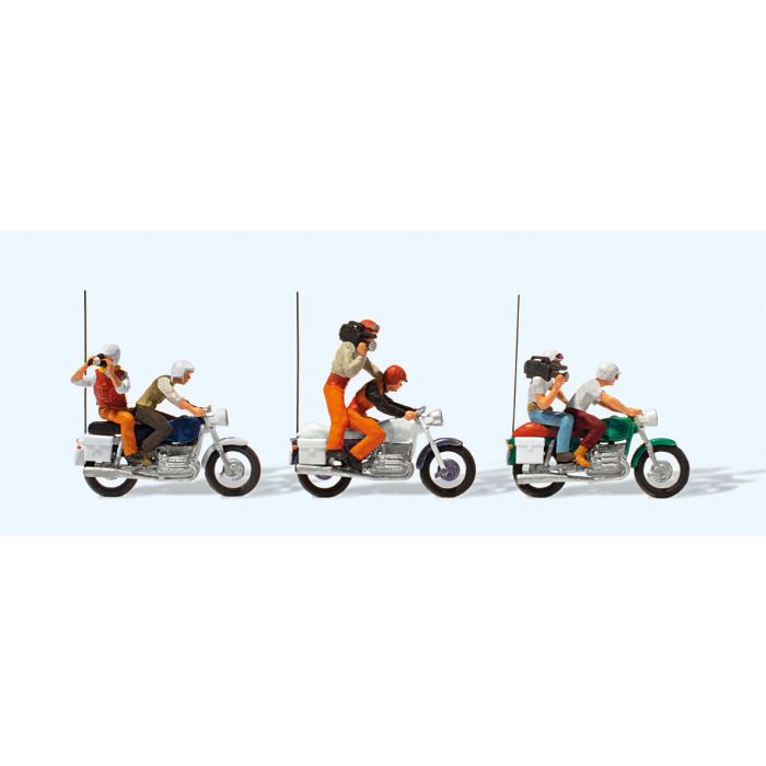 TV and Press Crew (3) with Motorcycles Terrarium Figure Set 25102