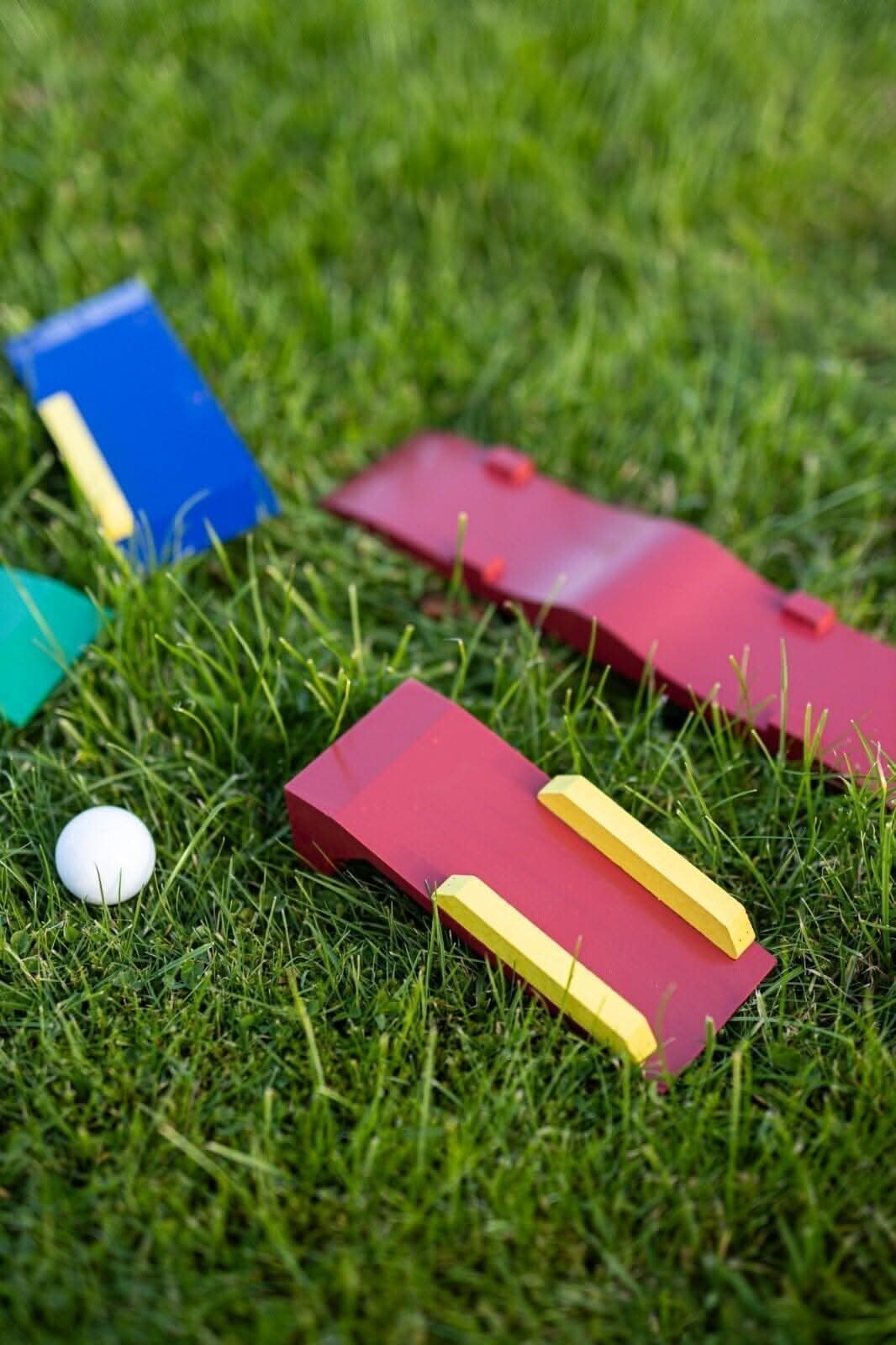 Kid's Toy Wooden Golf Set With Clubs, Balls and Ramps