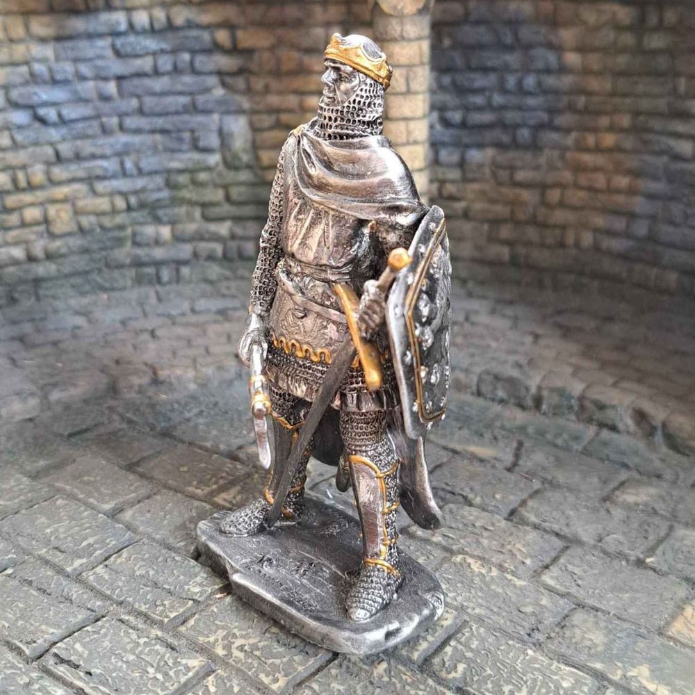 Robert the Bruce Statue with longsword and handaxe 10cm height King of Scots