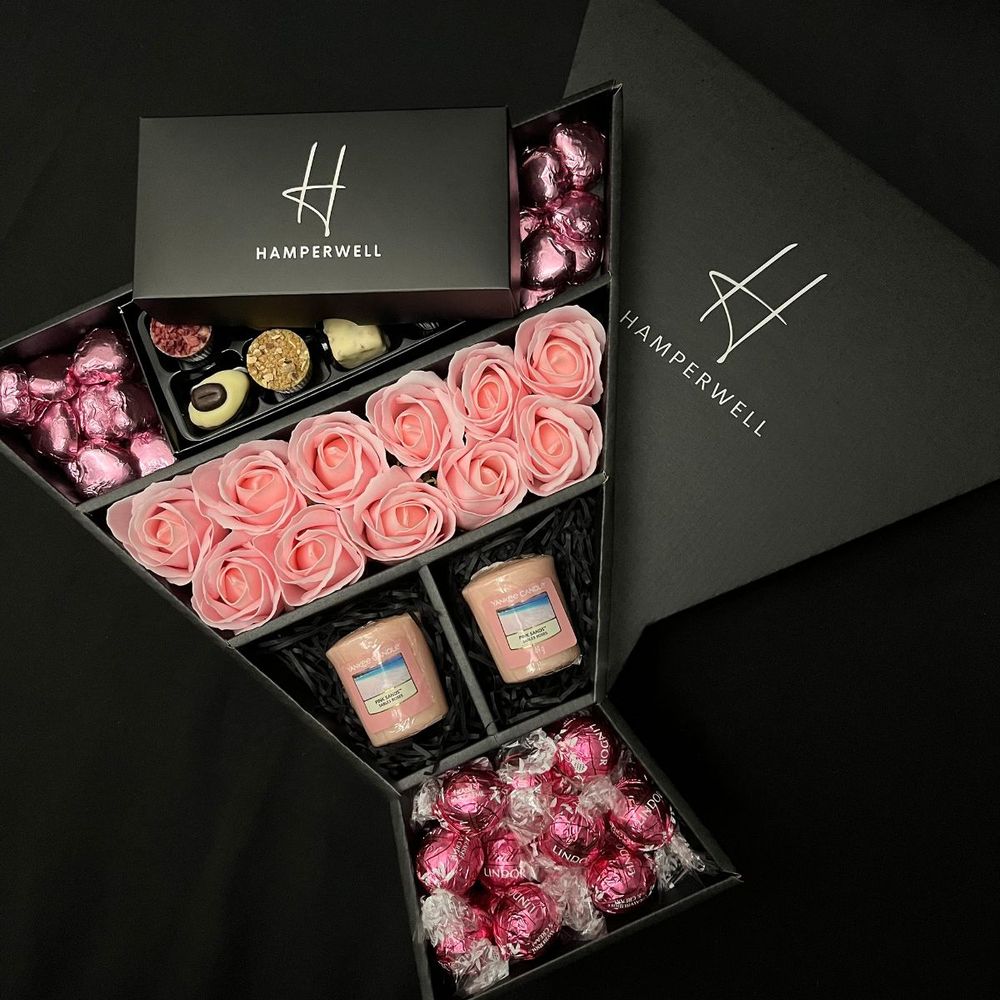 Lindt Lindor & Yankee Candle Signature Chocolate Bouquet With Pink Roses