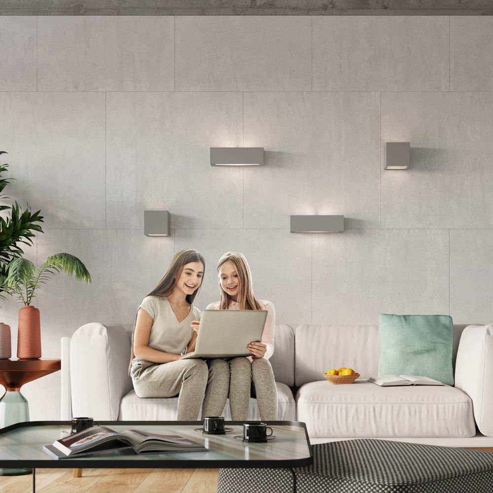 Modern Leo Wall Lamp: Ceramic & Glass Design with E27 Socket