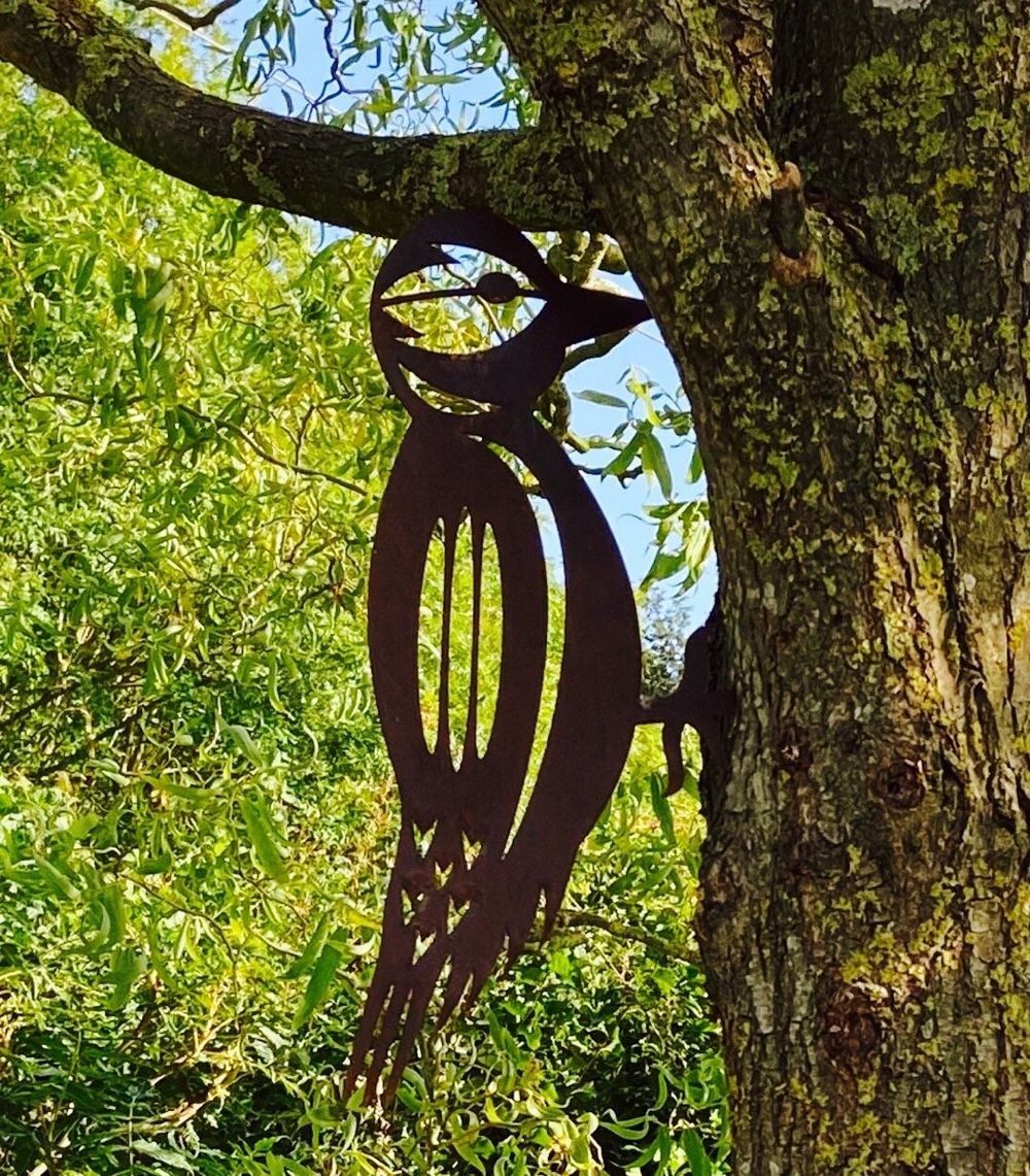 Garden Silhouette Woodpecker Sign: Rustic Home Decoration