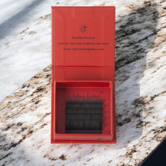 L Curl Flat Lash Sample – 0.15 Thickness | 5 Rows