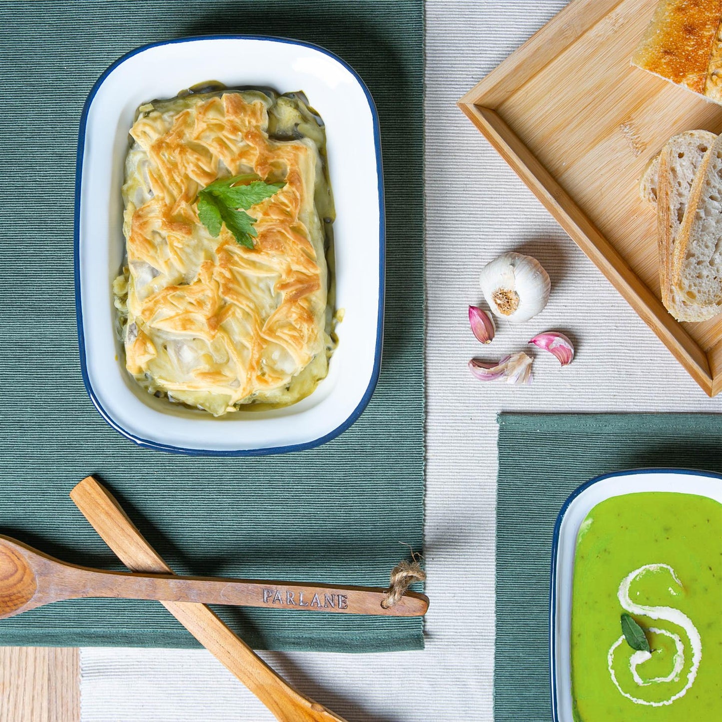 16 x 12cm White Enamel Pie Dishes - Navy - Pack of 6