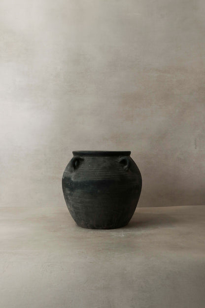 Vintage Dark pot with ears - E4.3