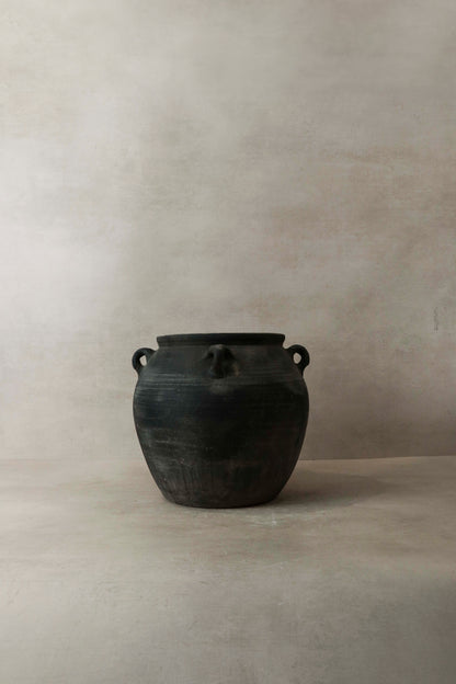 Vintage Dark pot with ears - E4.3