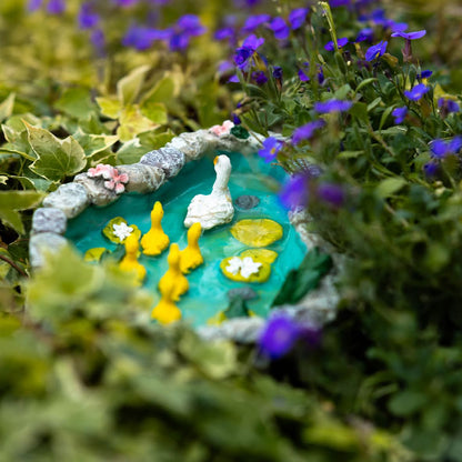 Solar-Powered Pond Family Duck & Ducklings Ornament