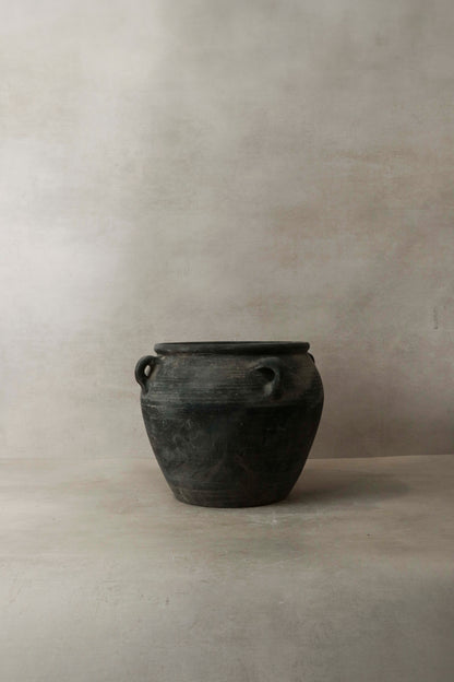 Vintage Dark pot with ears - E4.2