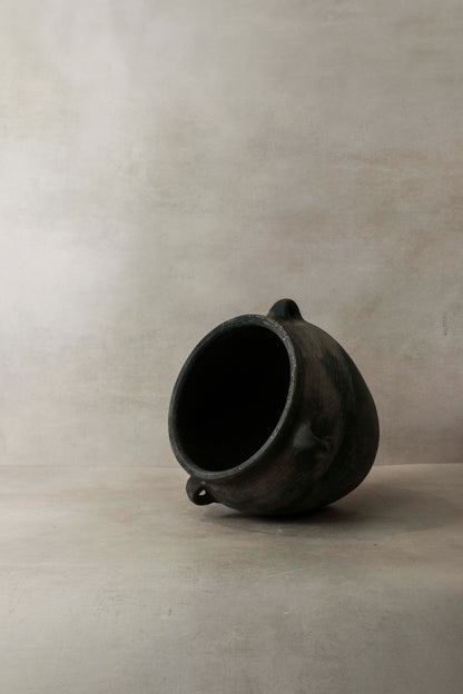 Vintage Dark pot with ears - E4.2