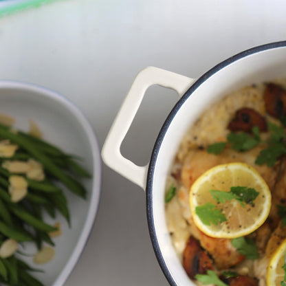 2.8L Pebble Gloss Round Cast Iron Casserole Dish