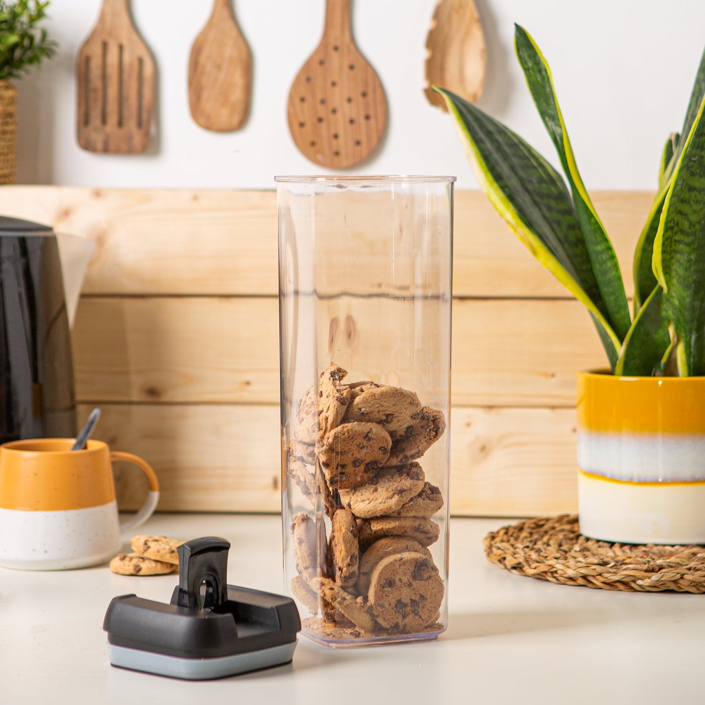 1.9L Airtight Flip Lock Plastic Food Storage Container